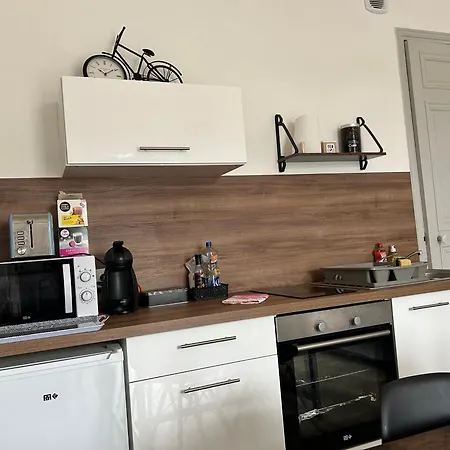 Appartement F1, Refait A Neuf, 150m De La Plage *